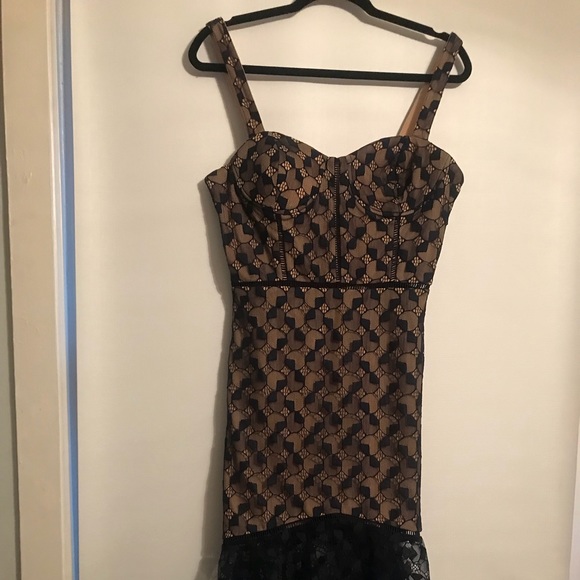 Just One Answer Sexy Structured Dress. - Picture 4 of 8